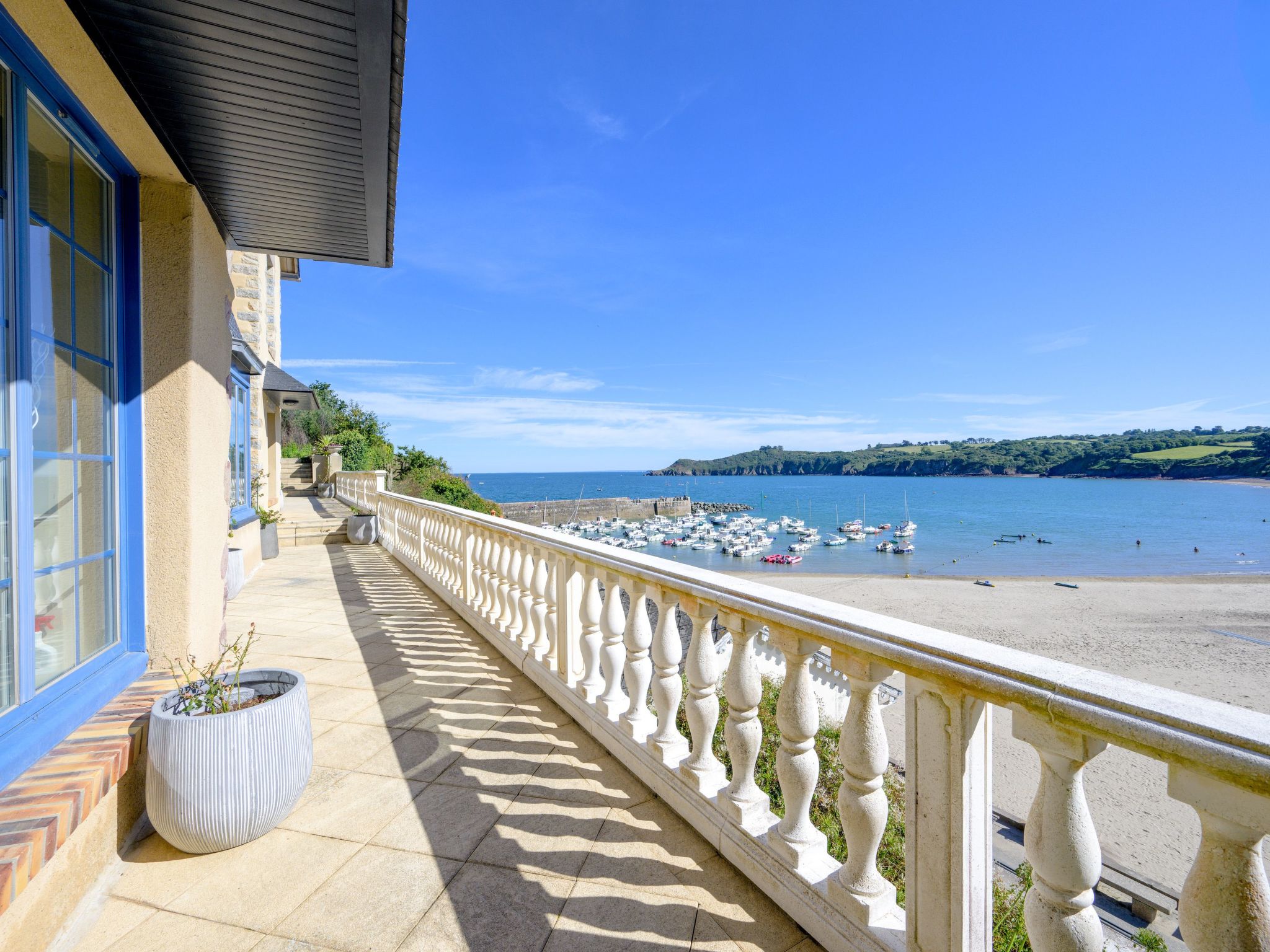 Villa "Ker House" mit Blick auf das Wasser
