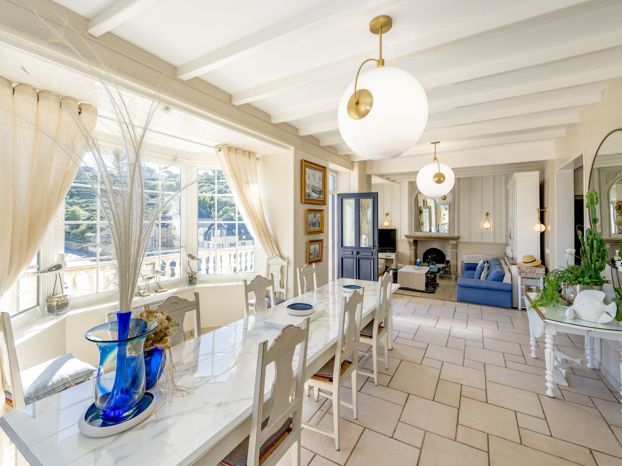 Villa "Ker House" mit Blick auf das Wasser-Binnen