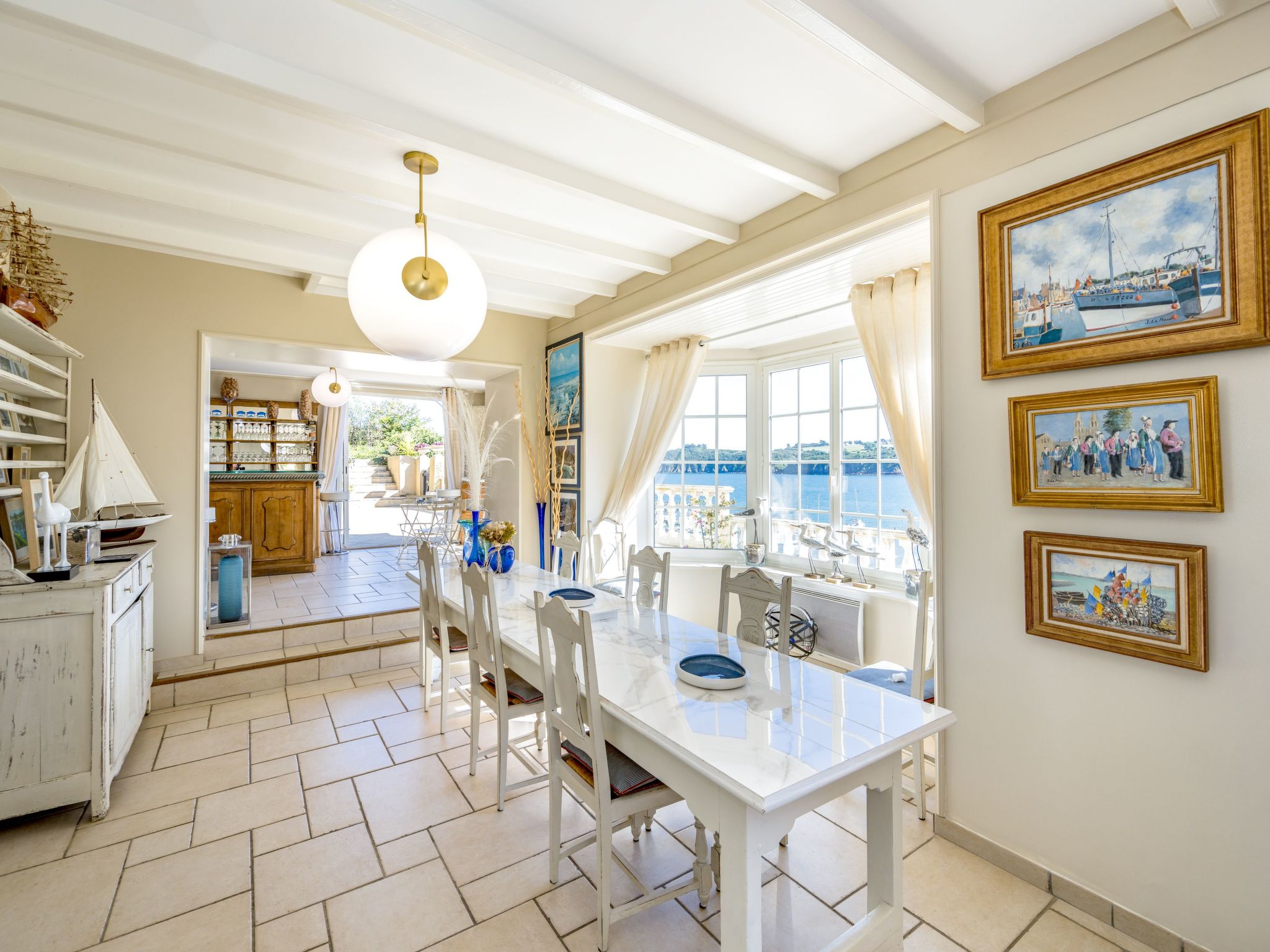 Villa "Ker House" mit Blick auf das Wasser-Image-tags.info