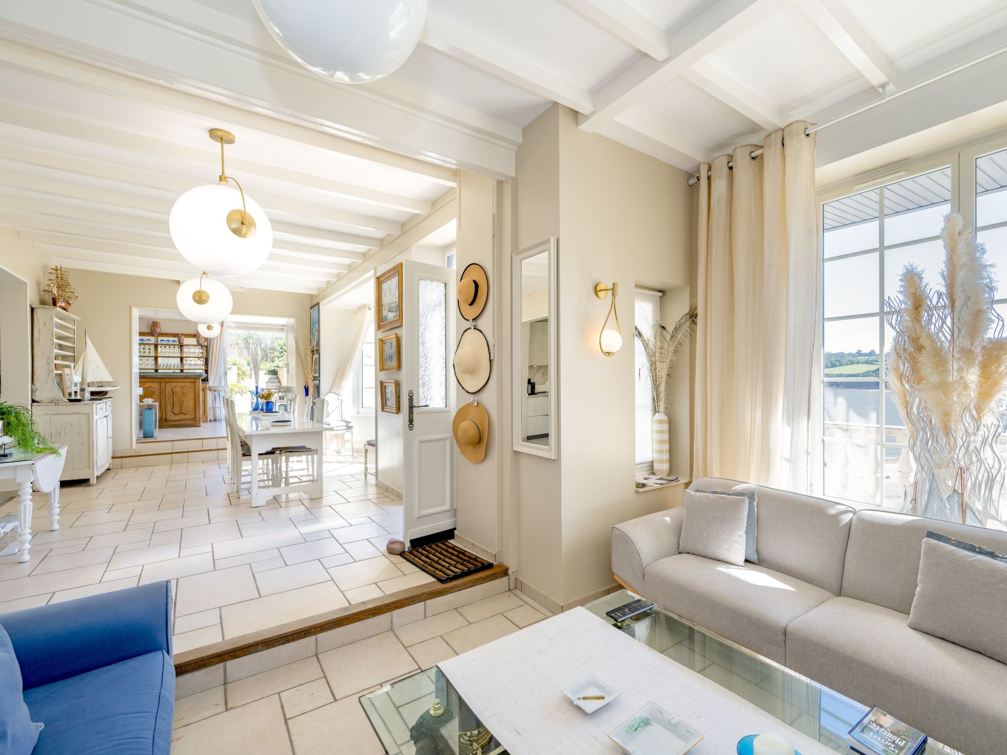 Villa "Ker House" mit Blick auf das Wasser-Binnen