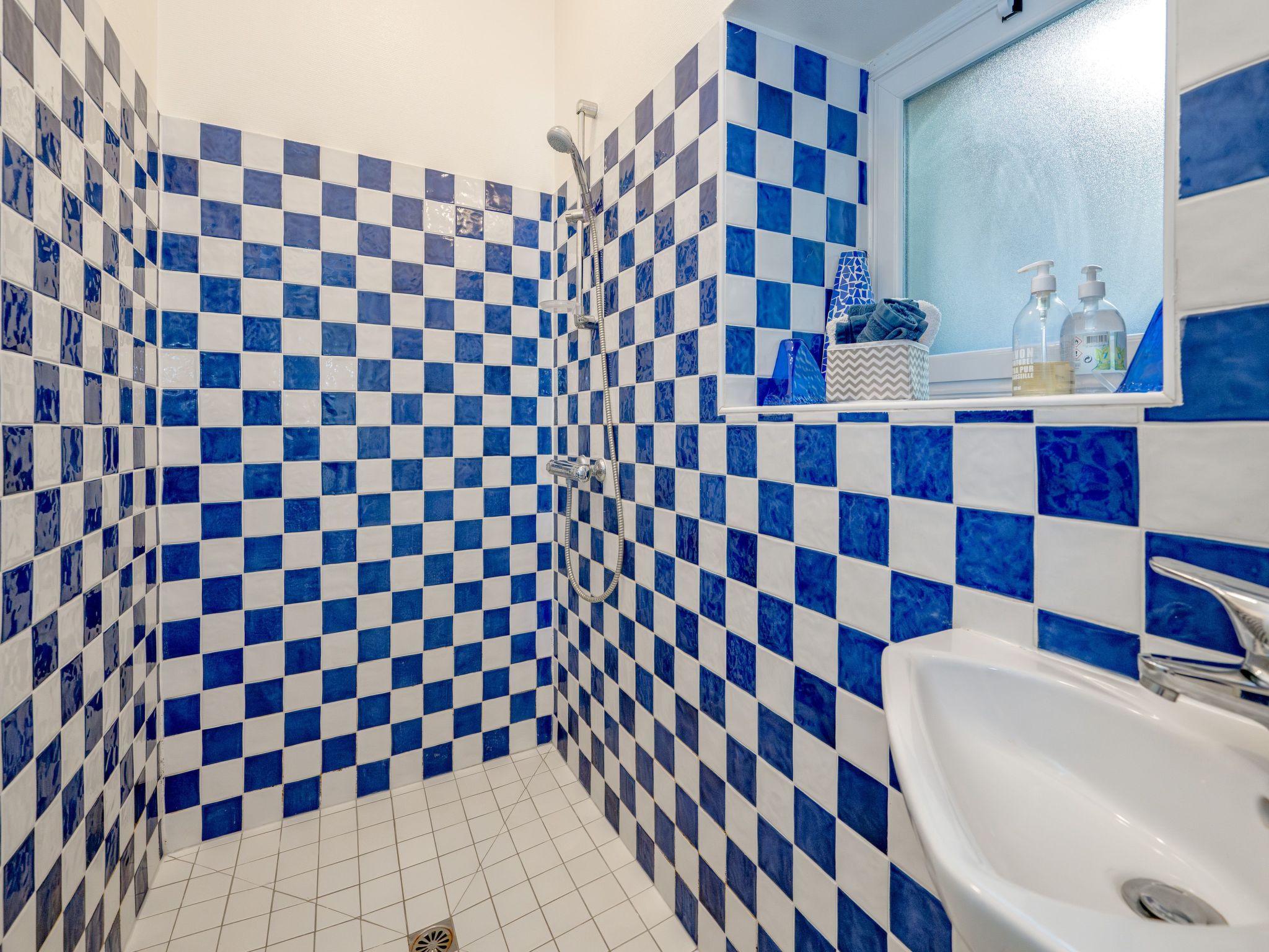 Villa "Ker House" mit Blick auf das Wasser-Image-tags.info