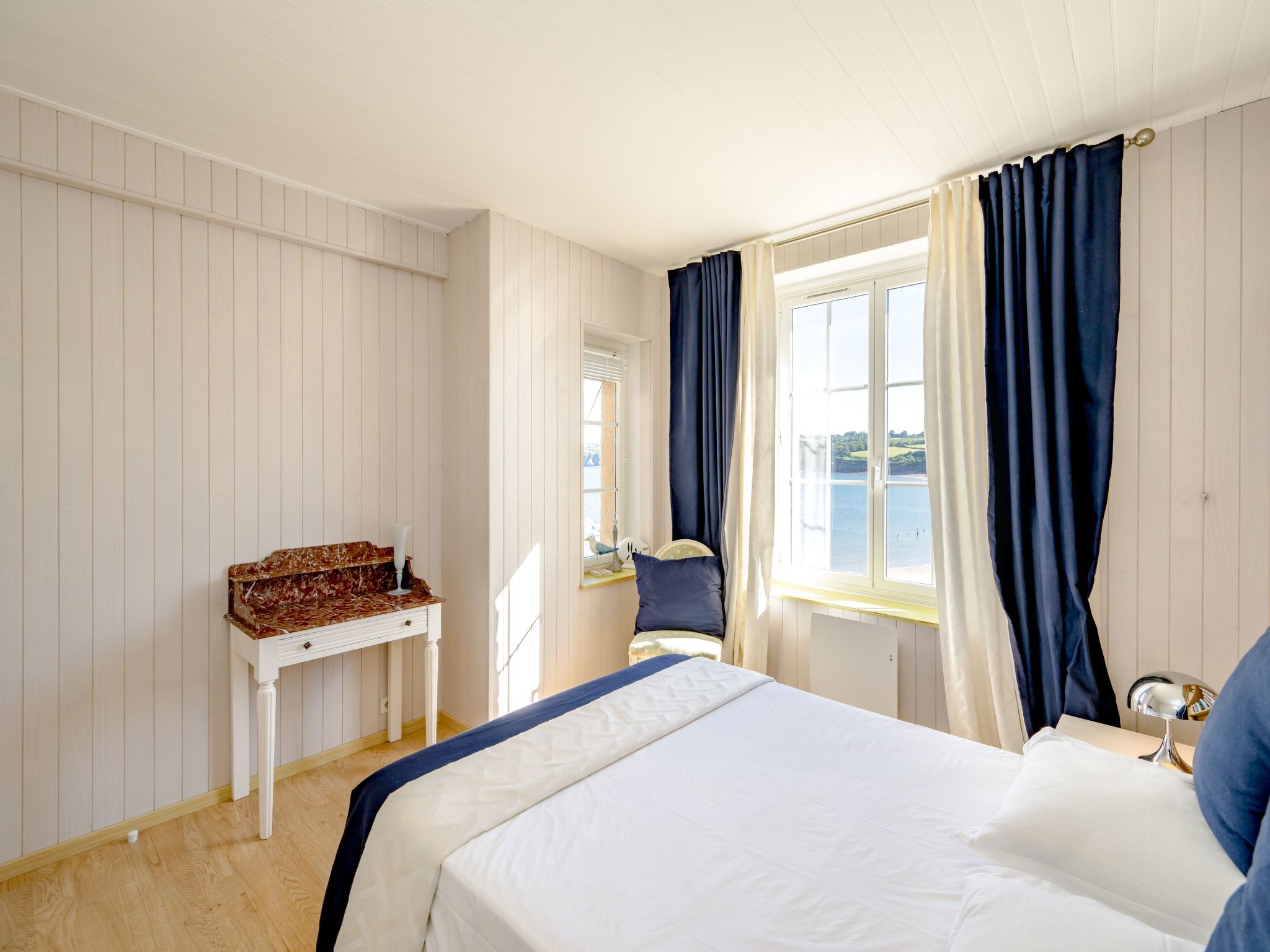 Villa "Ker House" mit Blick auf das Wasser-Binnen