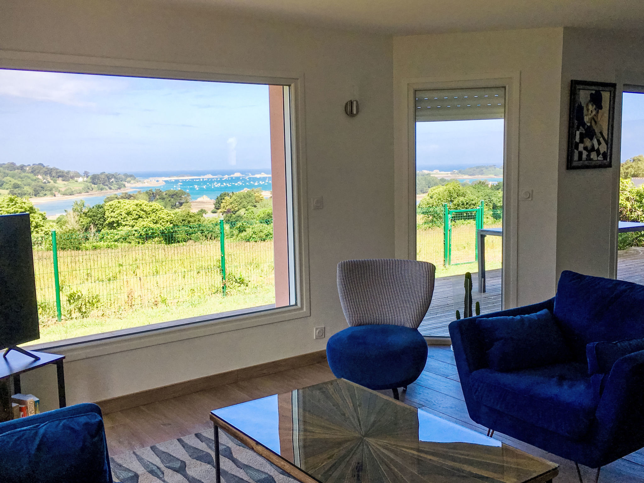 Neues Haus mit blendendem Meerblick