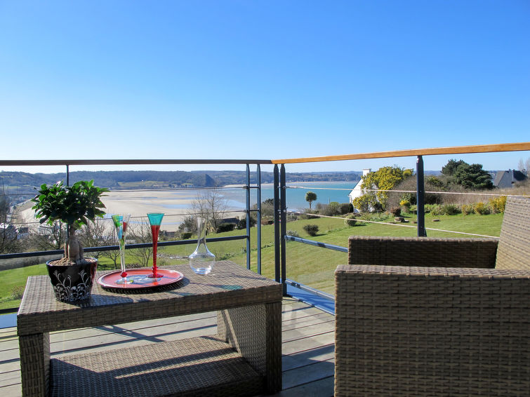 Search and Stay destination Saint-Michel-en-Grève, Bretagne - France from AU$ 178. Belle vue sur mer