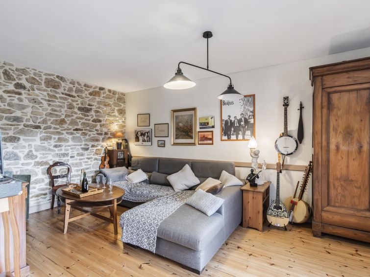 Search and Stay destination Yffiniac, Bretagne - France from AU$ 173. Les Roses