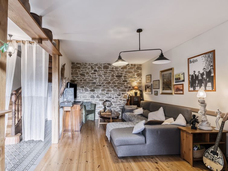 Search and Stay destination Yffiniac, Bretagne - France from AU$ 173. Les Roses