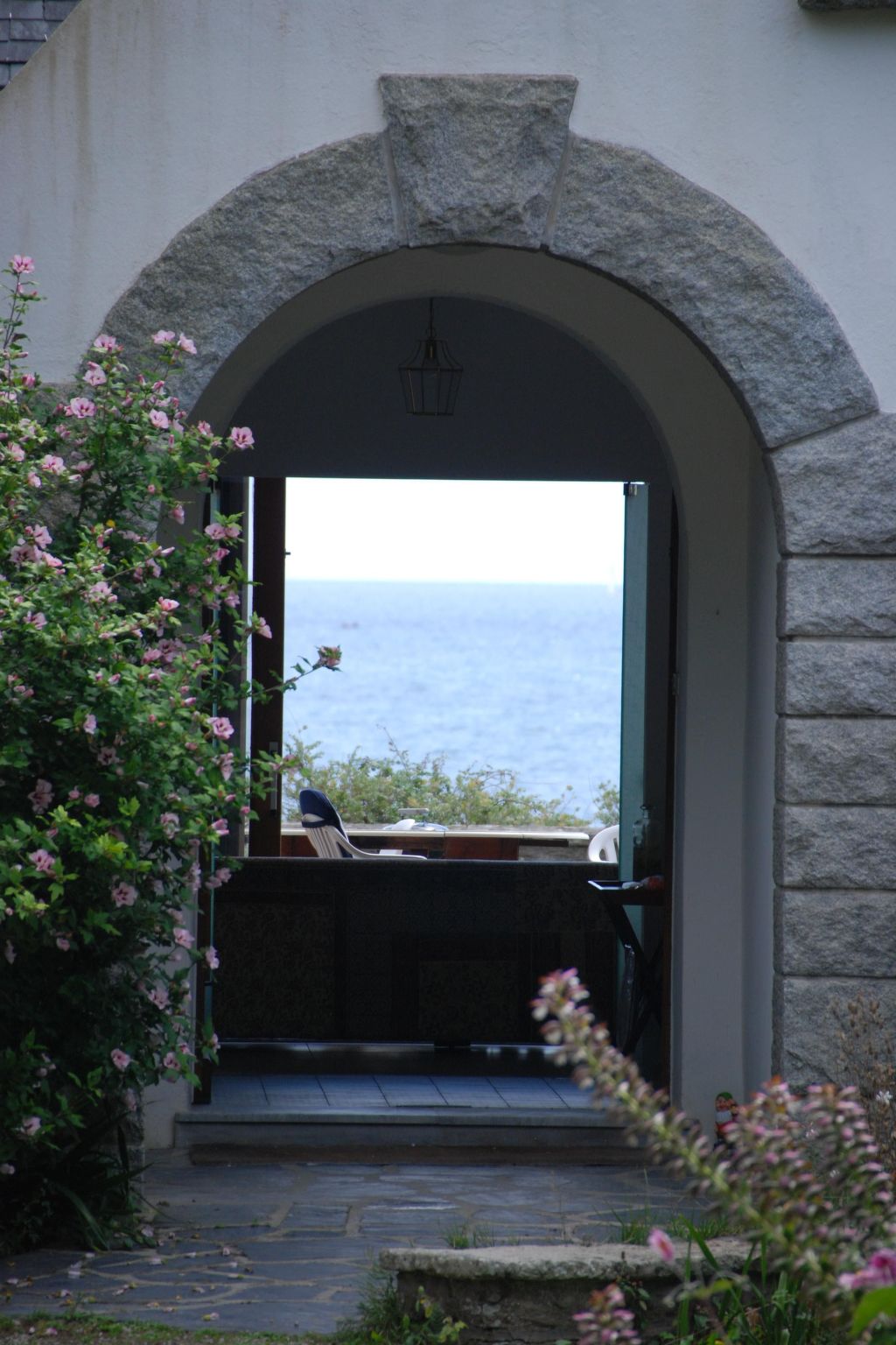 Villa mit großem Grundstück direkt am Mer-Inside