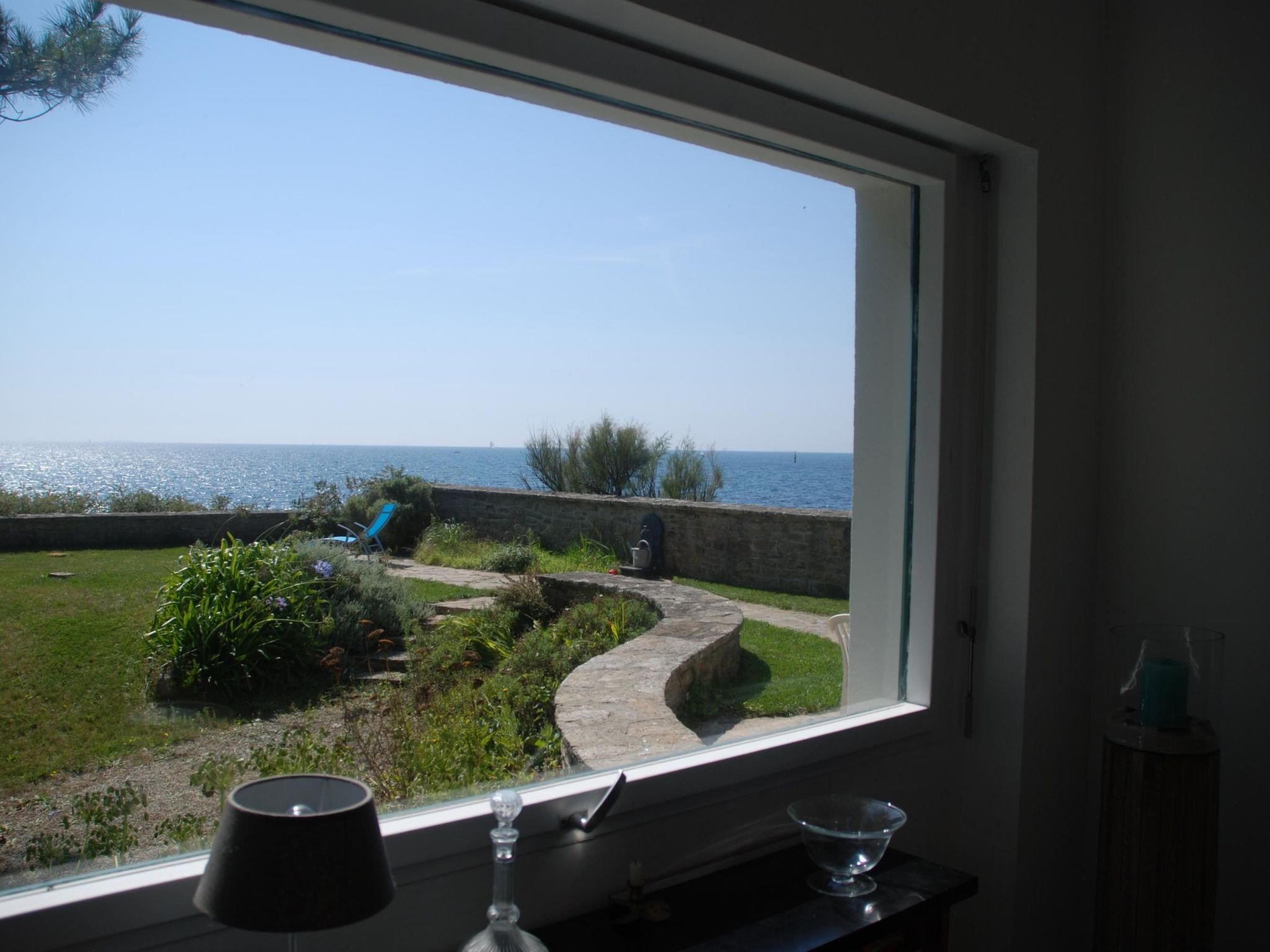 Villa mit großem Grundstück direkt am Mer-Inside