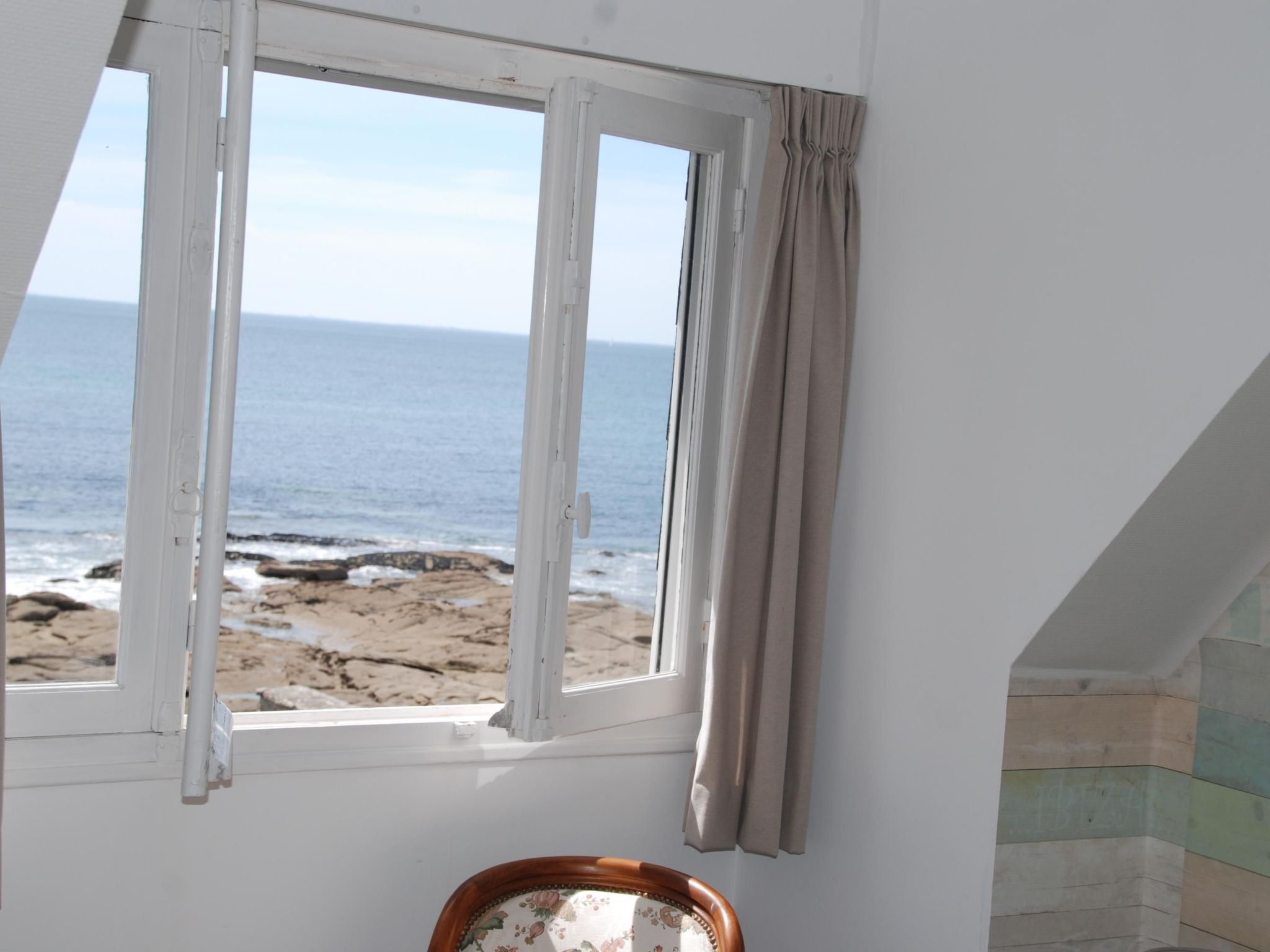 Villa mit großem Grundstück direkt am Mer-Inside