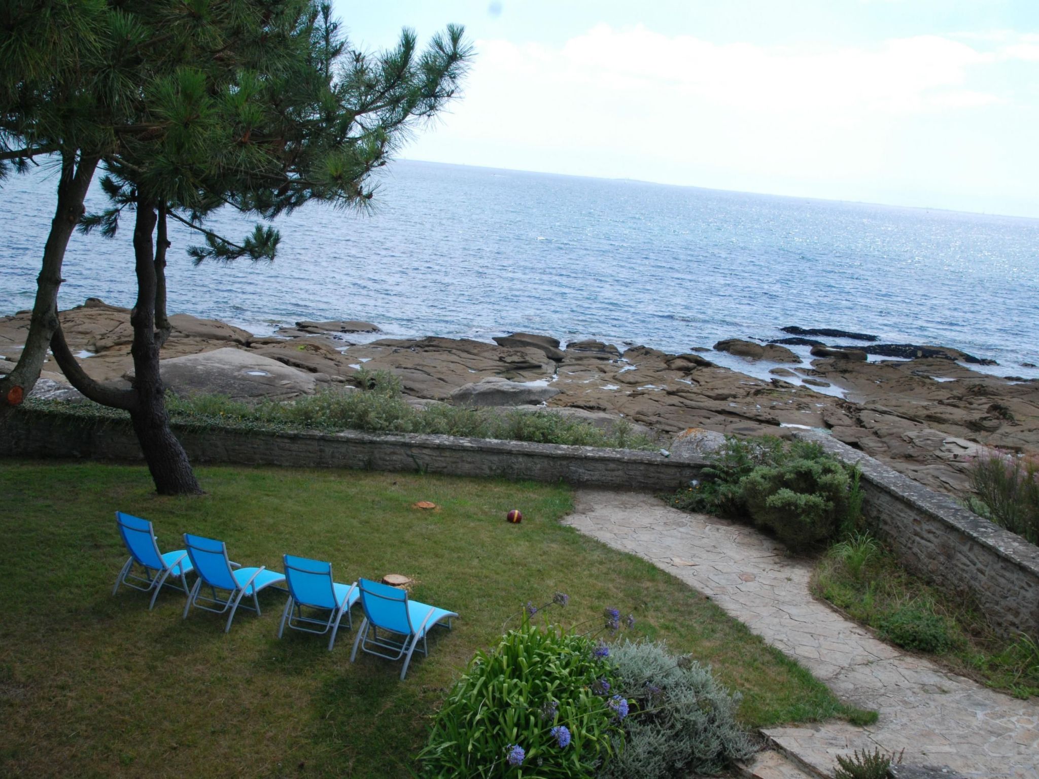 Villa mit großem Grundstück direkt am Mer-Inside