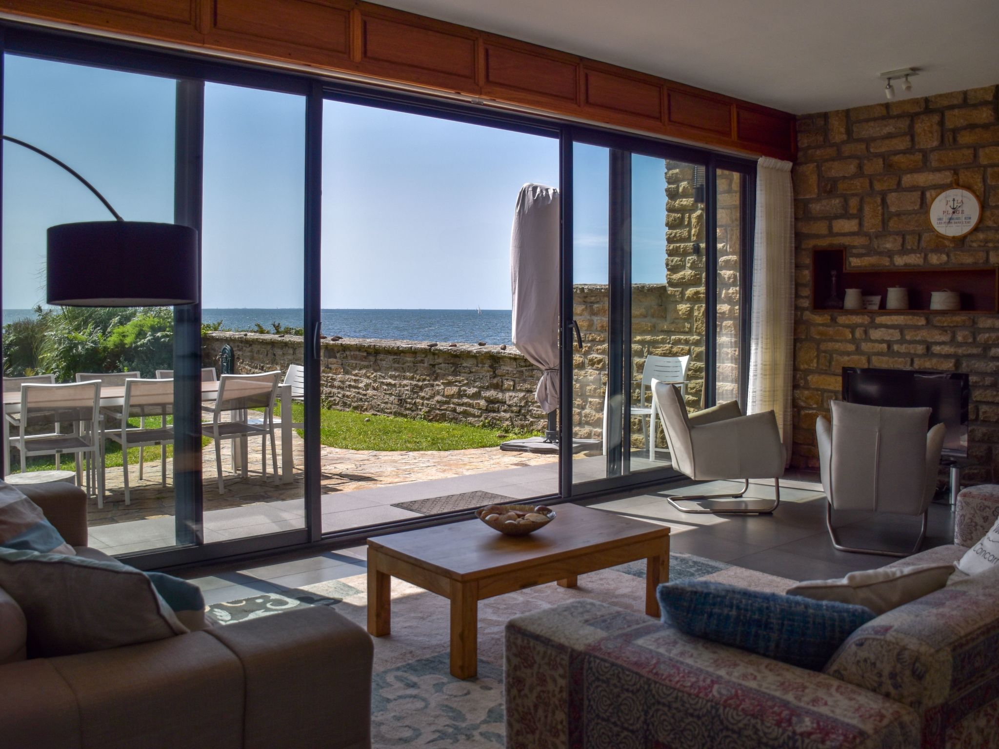 Villa mit großem Grundstück direkt am Mer-Inside