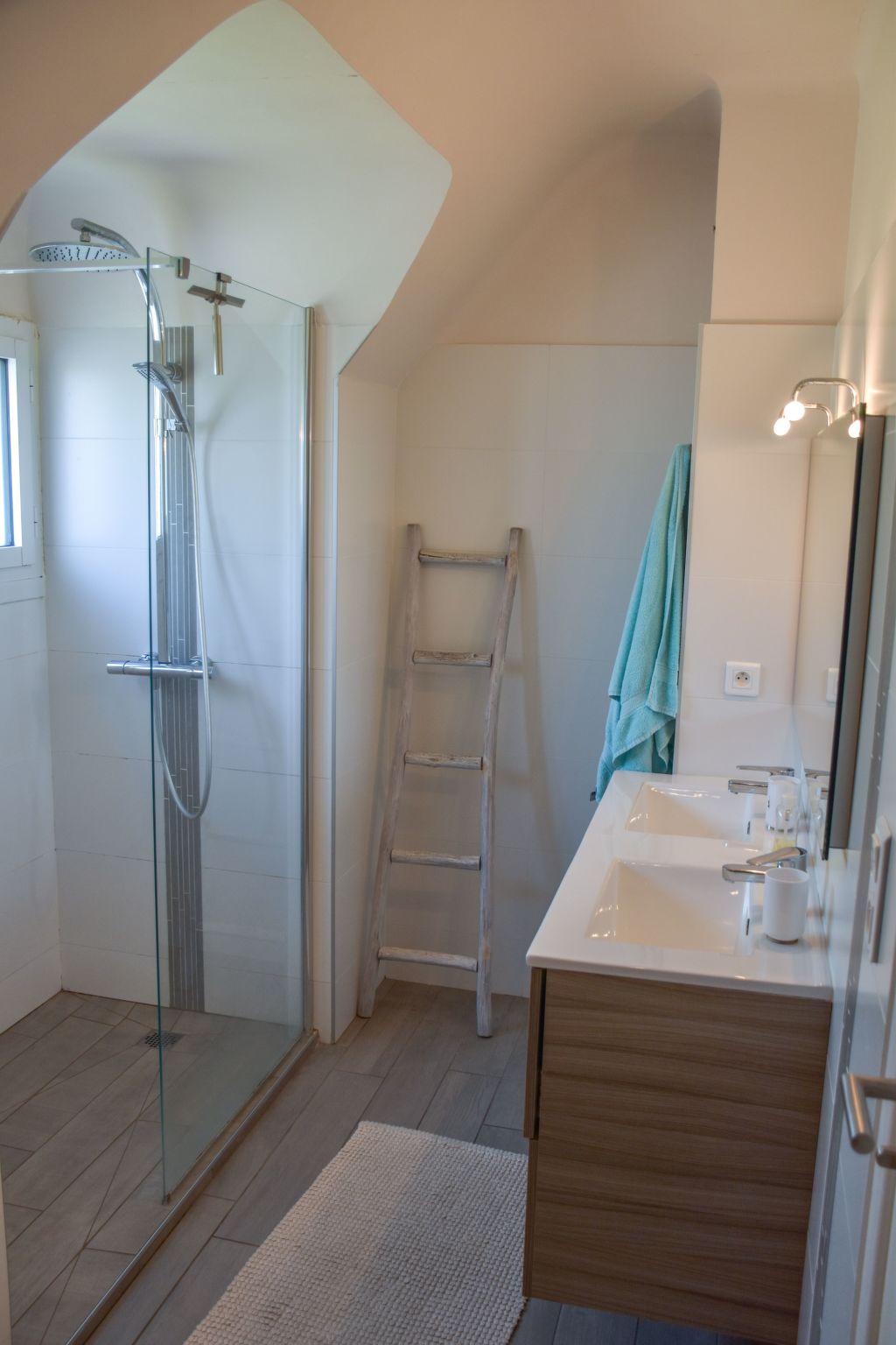 Villa mit großem Grundstück direkt am Mer-Inside