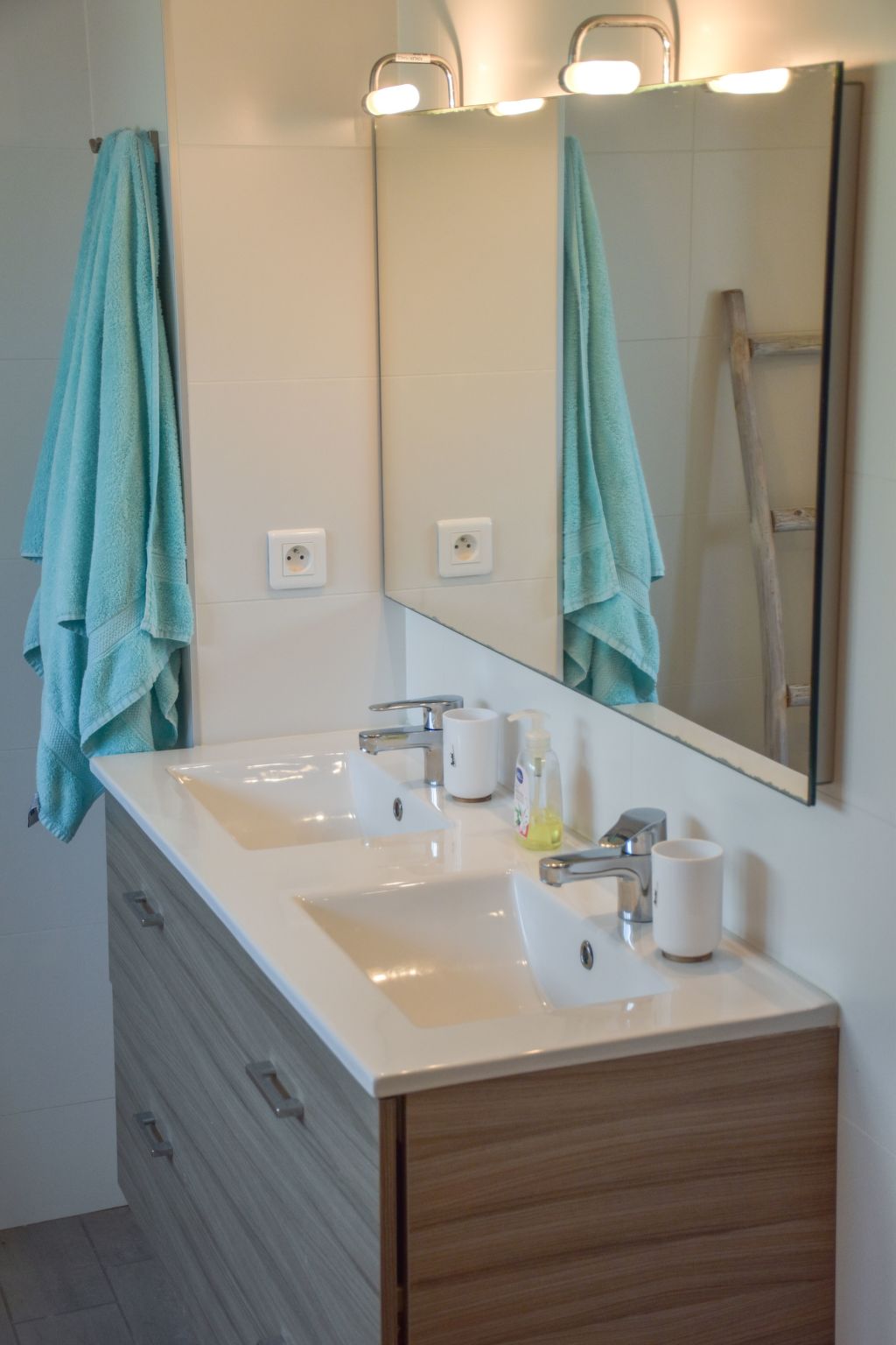 Villa mit großem Grundstück direkt am Mer-Inside