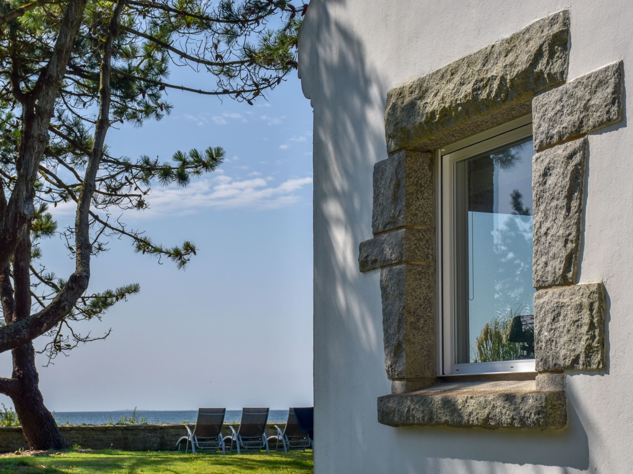 Villa mit großem Grundstück direkt am Mer-Inside