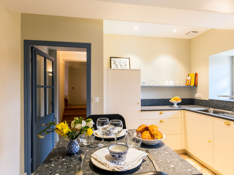 Search and Stay destination Concarneau, Bretagne - France from AU$ 288. Zenaïde