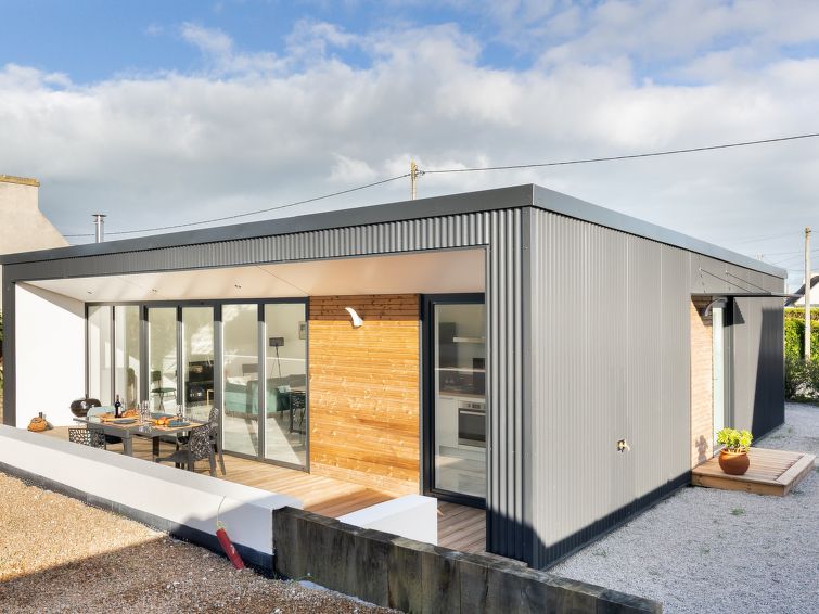Search and Stay destination Plouescat, Bretagne - France from AU$ 185. La cinquième Saison