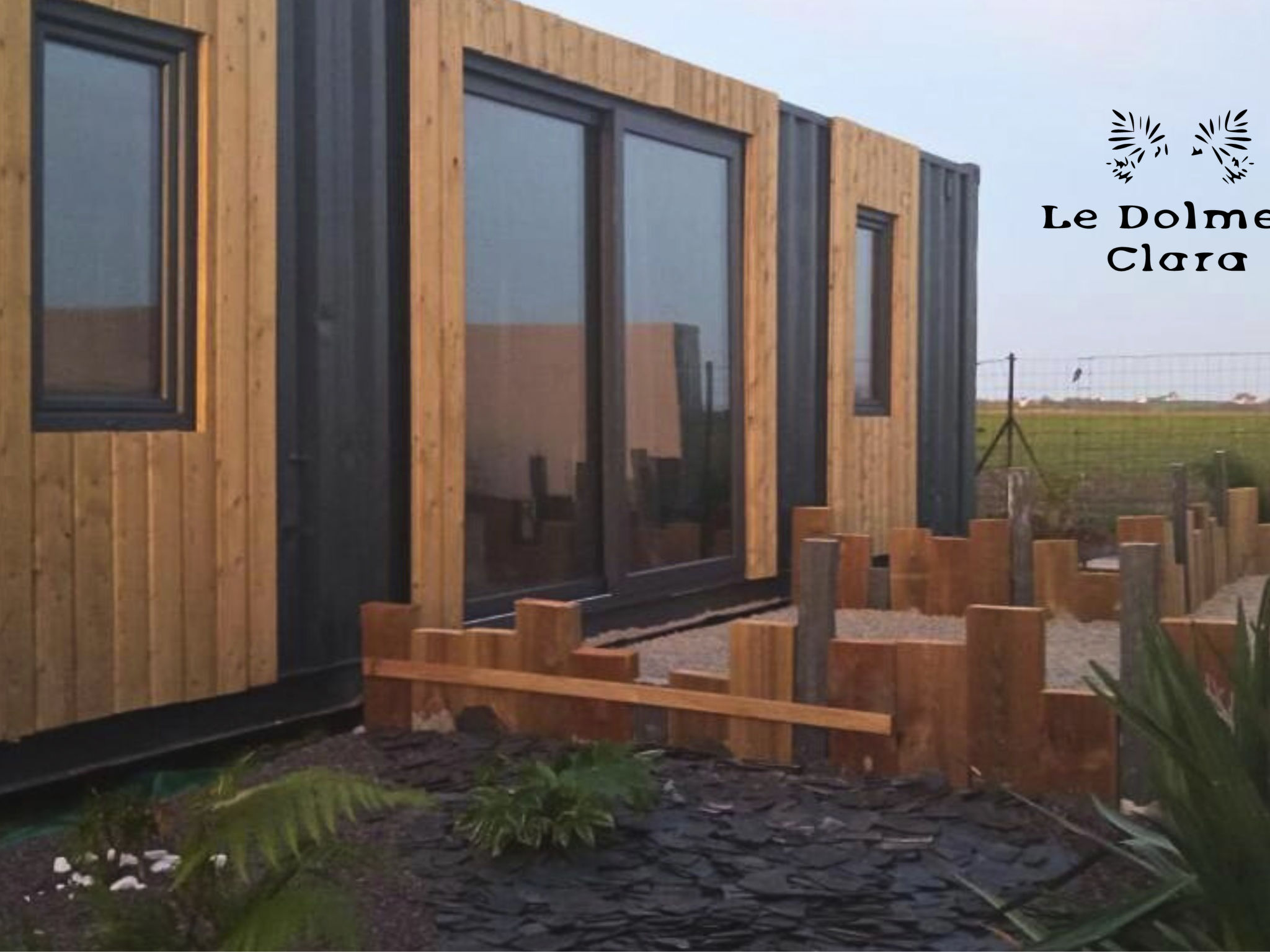 Das Dolmengebäude Clara-Dehors