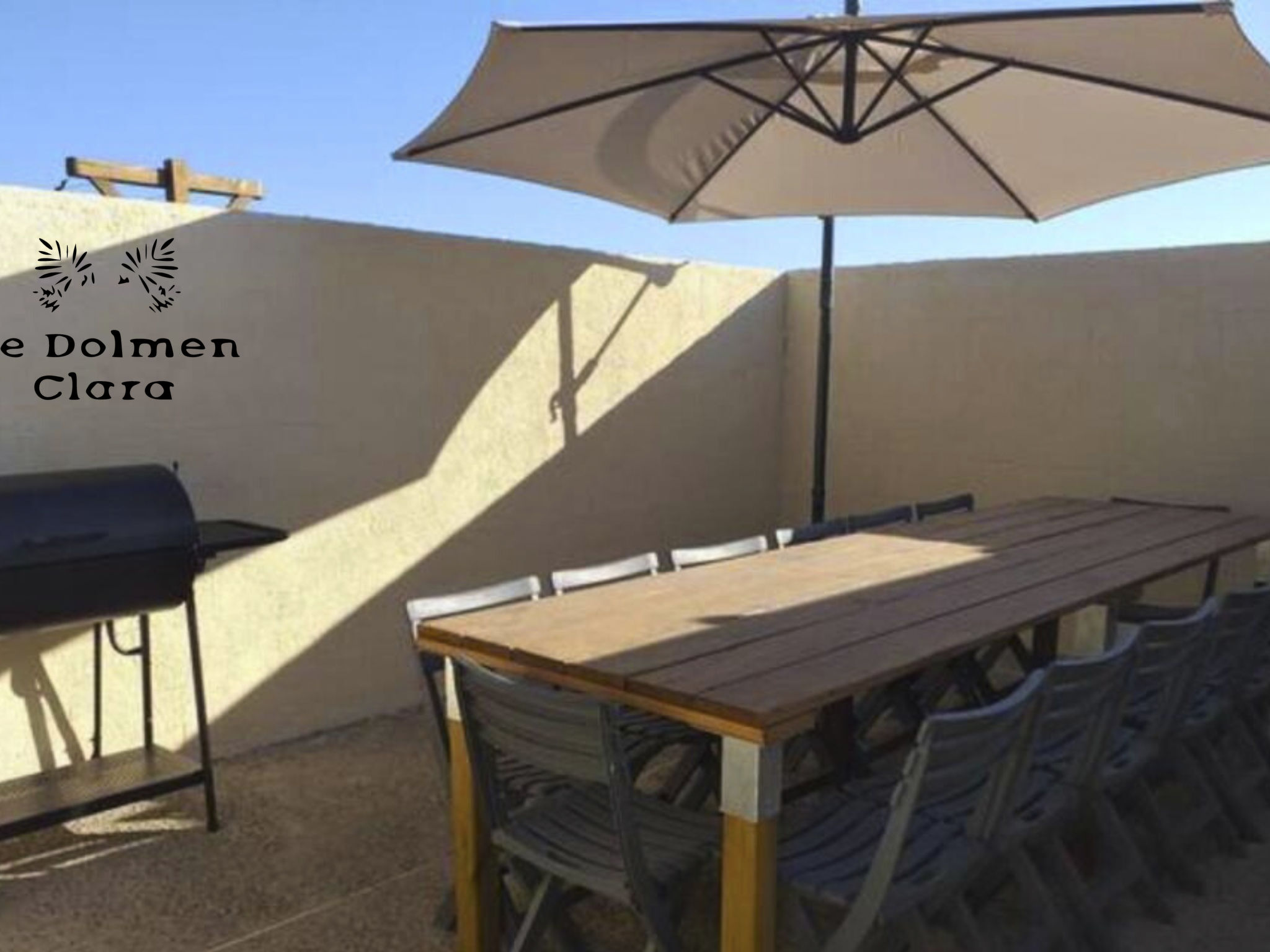 Das Dolmengebäude Clara-Dehors