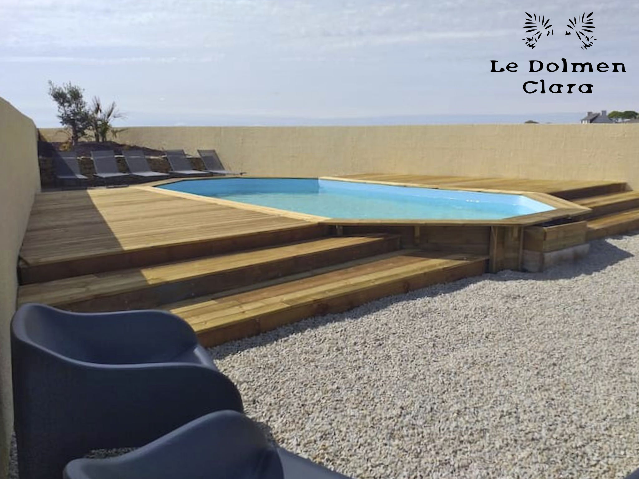 Das Dolmengebäude Clara-Dehors