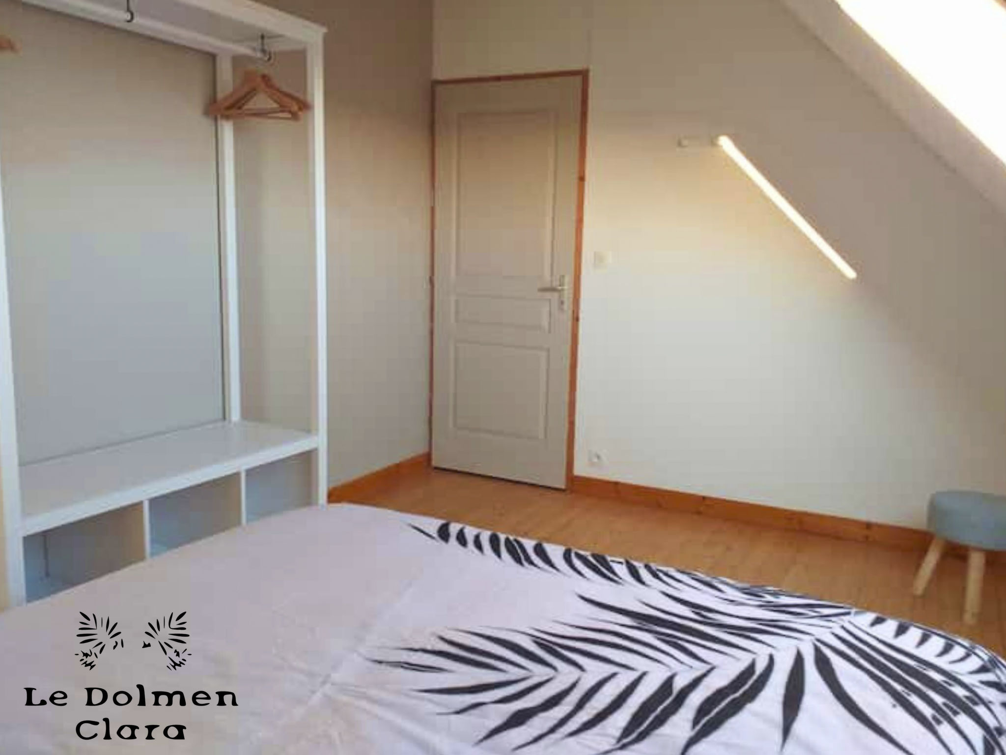 Das Dolmengebäude Clara-Image-tags.info