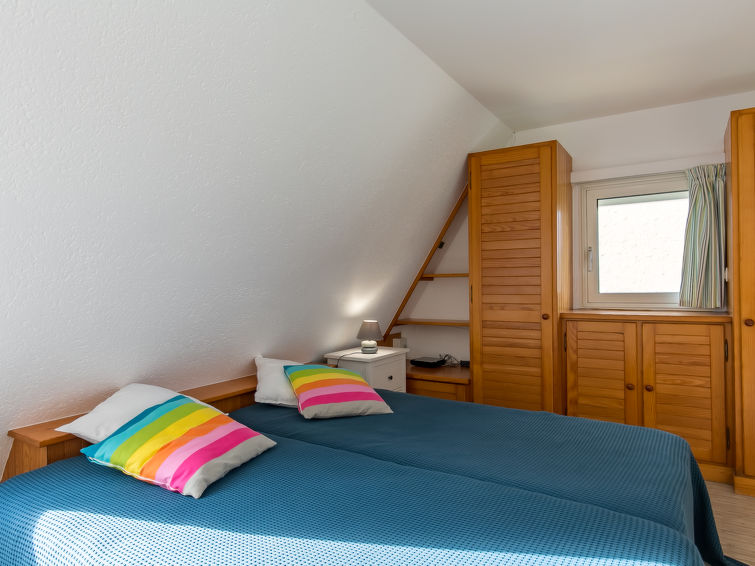 Search and Stay destination Plounévez-Lochrist, Bretagne - France from AU$ 160. Tal Ar Mor