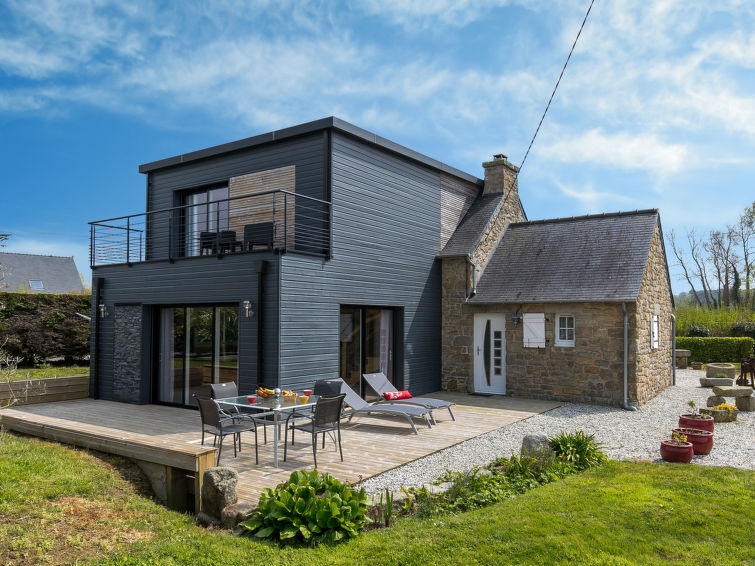 Search and Stay Destinations. Holidays Rentals in Plounévez-Lochrist, Finistere - Brittany - France