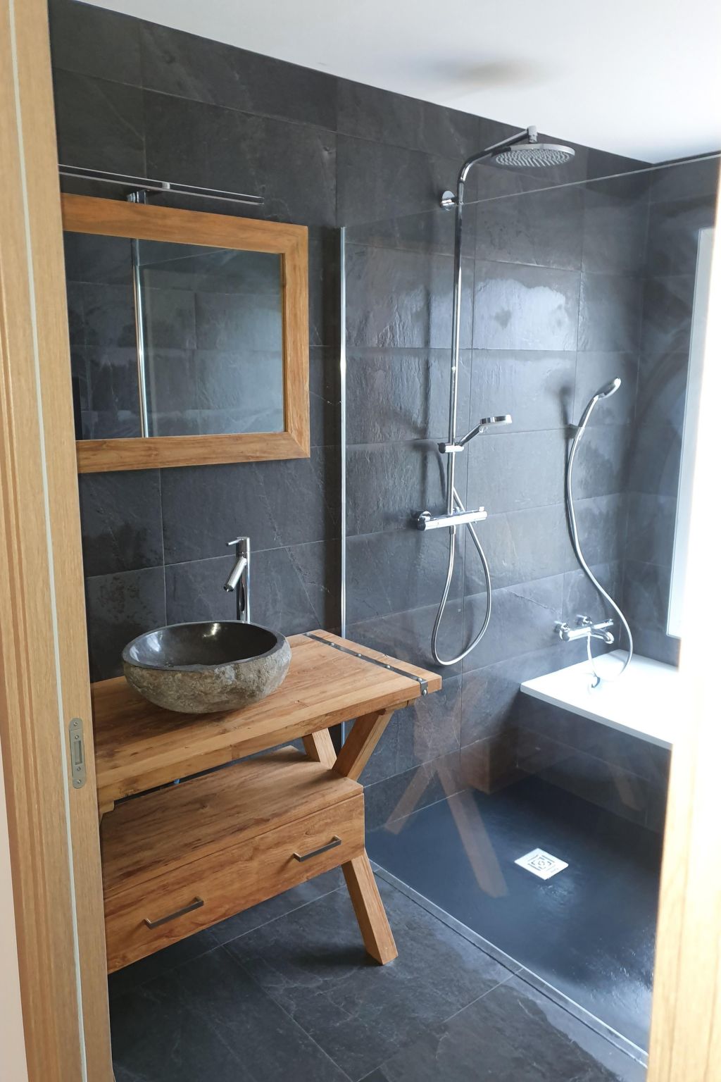 Neues Haus in Meeresnähe mit beheiztem Pool-Binnen