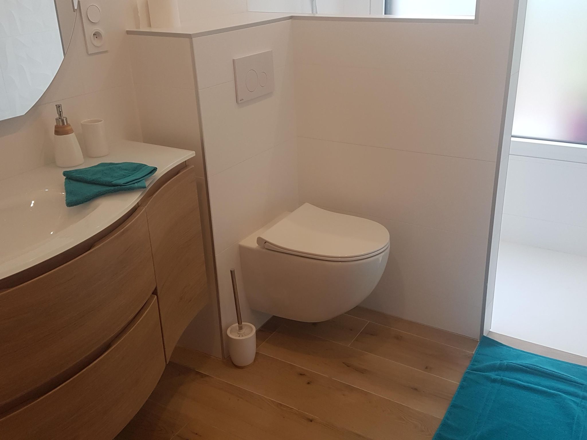 Neues Haus in Meeresnähe mit beheiztem Pool-Binnen