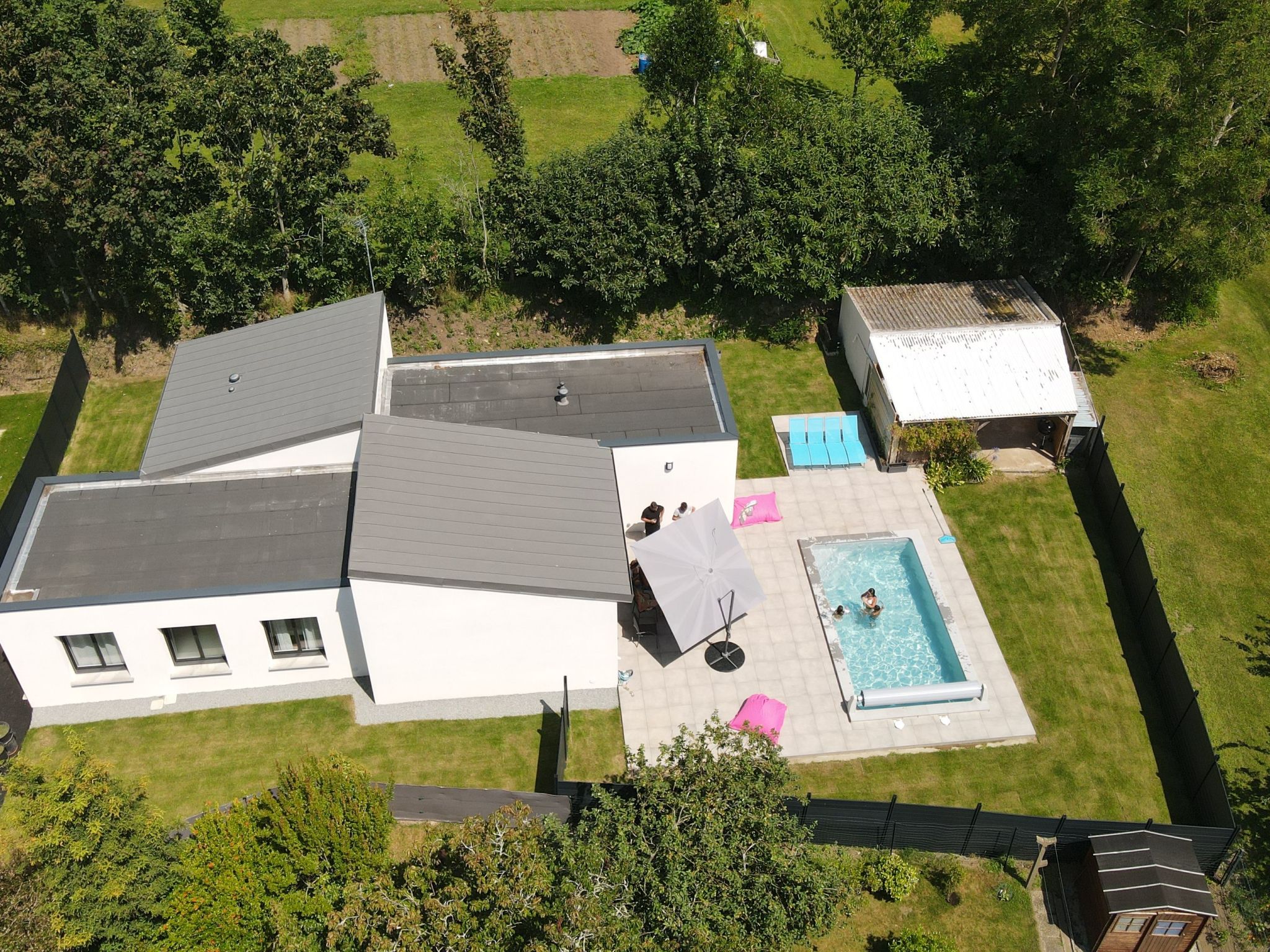 Neues Haus in Meeresnähe mit beheiztem Pool-Binnen