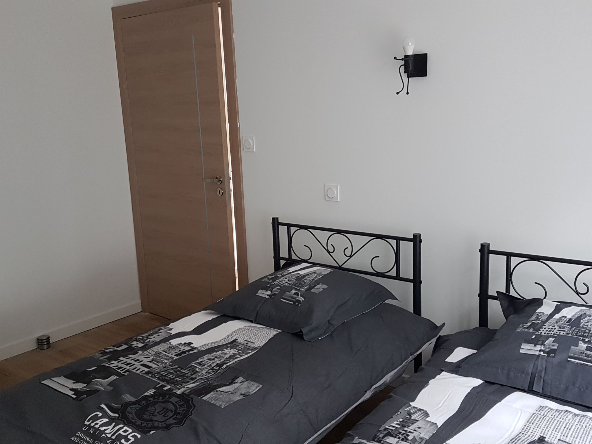 Neues Haus in Meeresnähe mit beheiztem Pool-Binnen