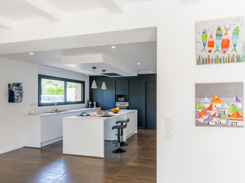 Breizh Riviera — Kitchen / Dining Room