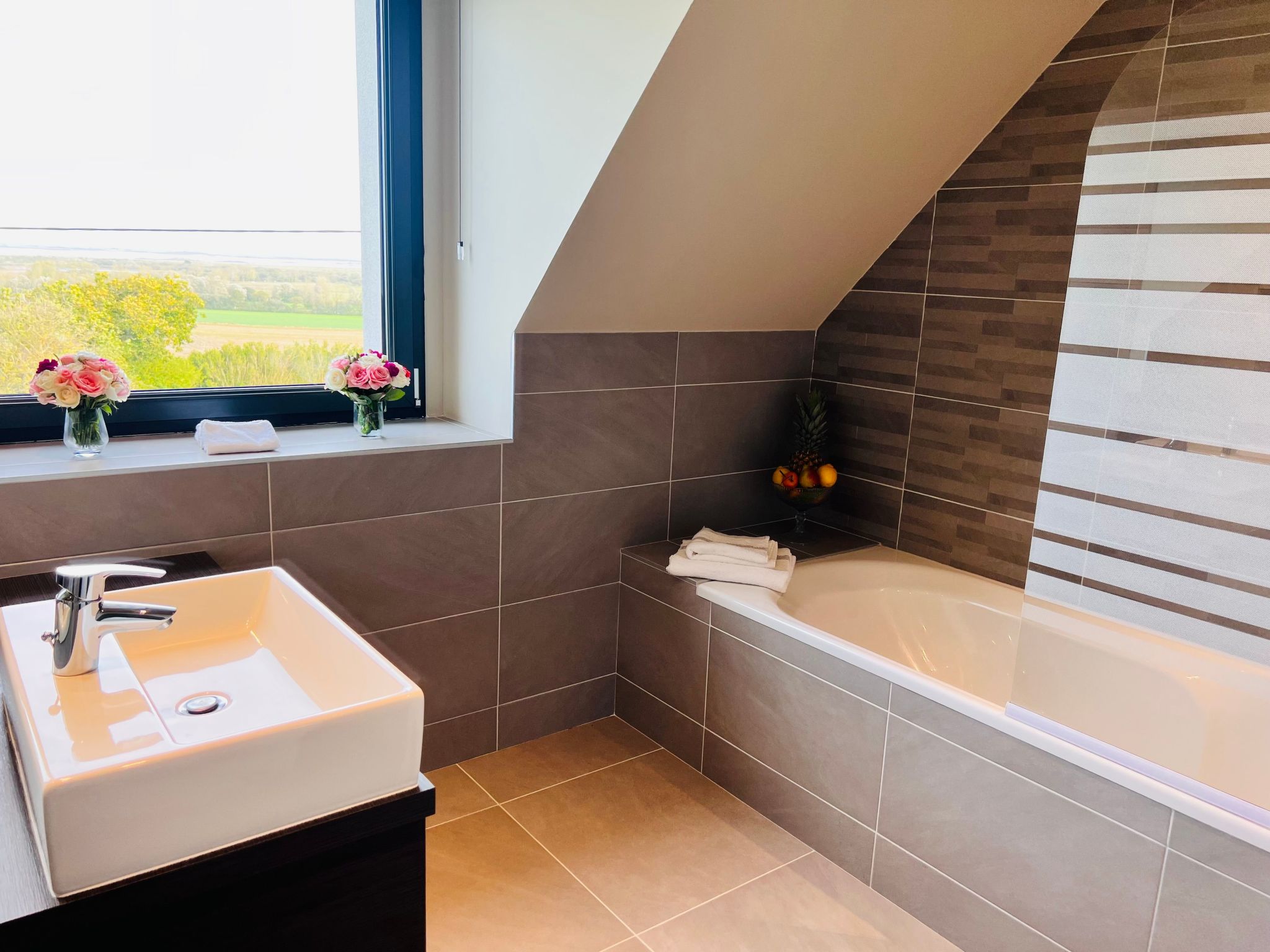 Villa Tante Alice  Meerblick Komfort Villa Alleinlage mit Aufzug Jacuzzi Dampfb-Binnen