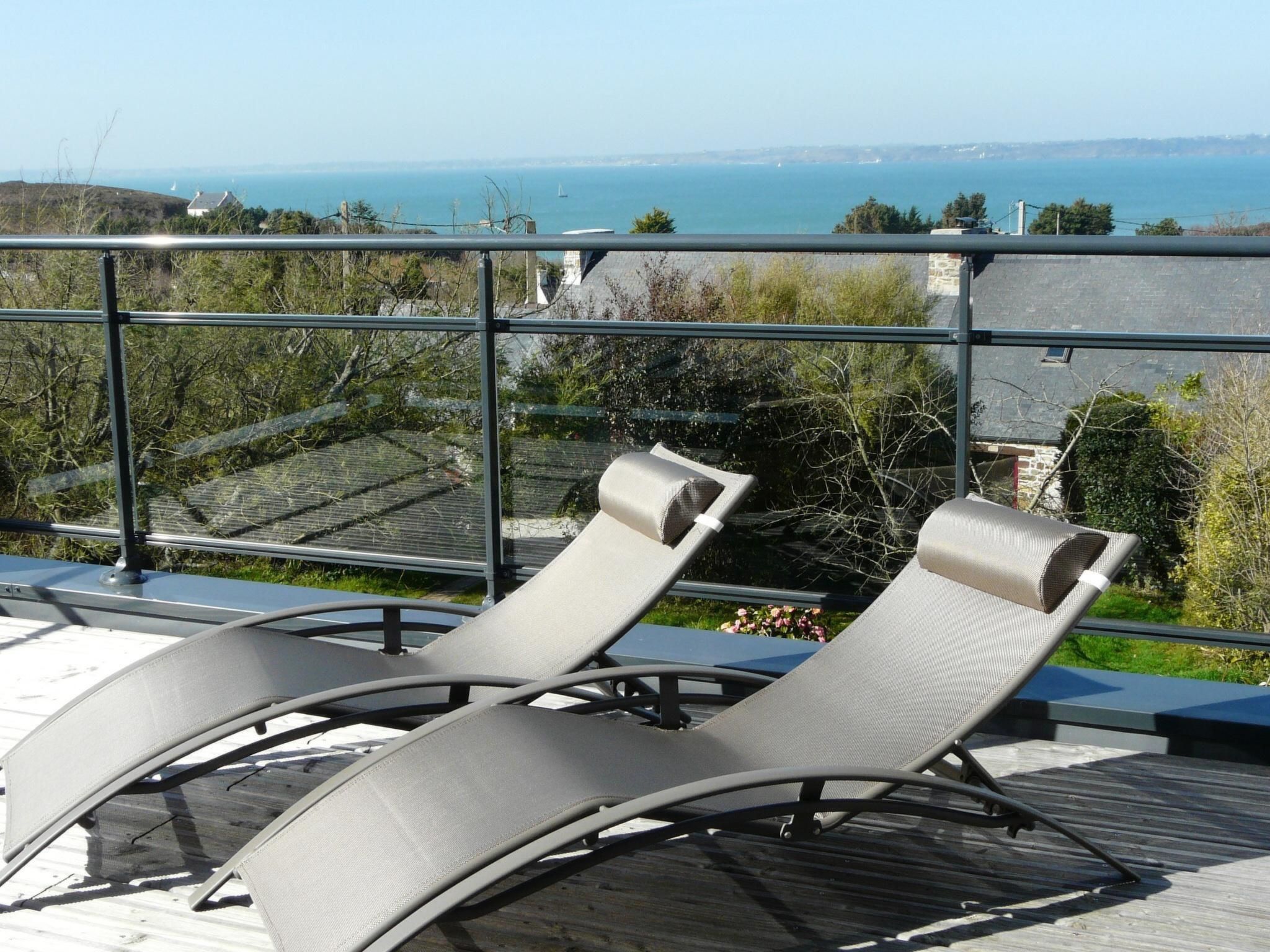 Mit Blick auf das Wasser