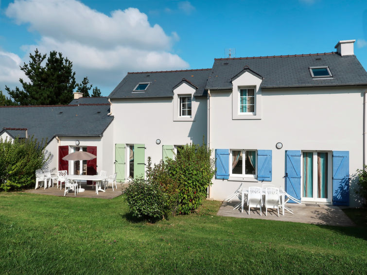 Vakantiehuis in Crozon-Morgat op 900m van centrum met zwembad en sauna in Crozon-Morgat