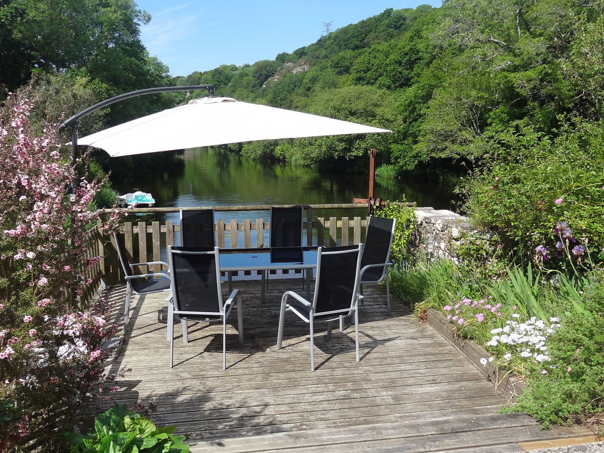 Apartment mit privater Terrasse am Fluss — view 1 of 15