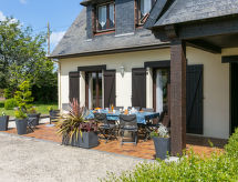 Vrijstaande villa met privézwembad en grote tuin nabij Tregunc - thumbnail 3