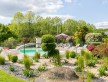 Vrijstaande villa met privézwembad en grote tuin nabij Tregunc - thumbnail 2