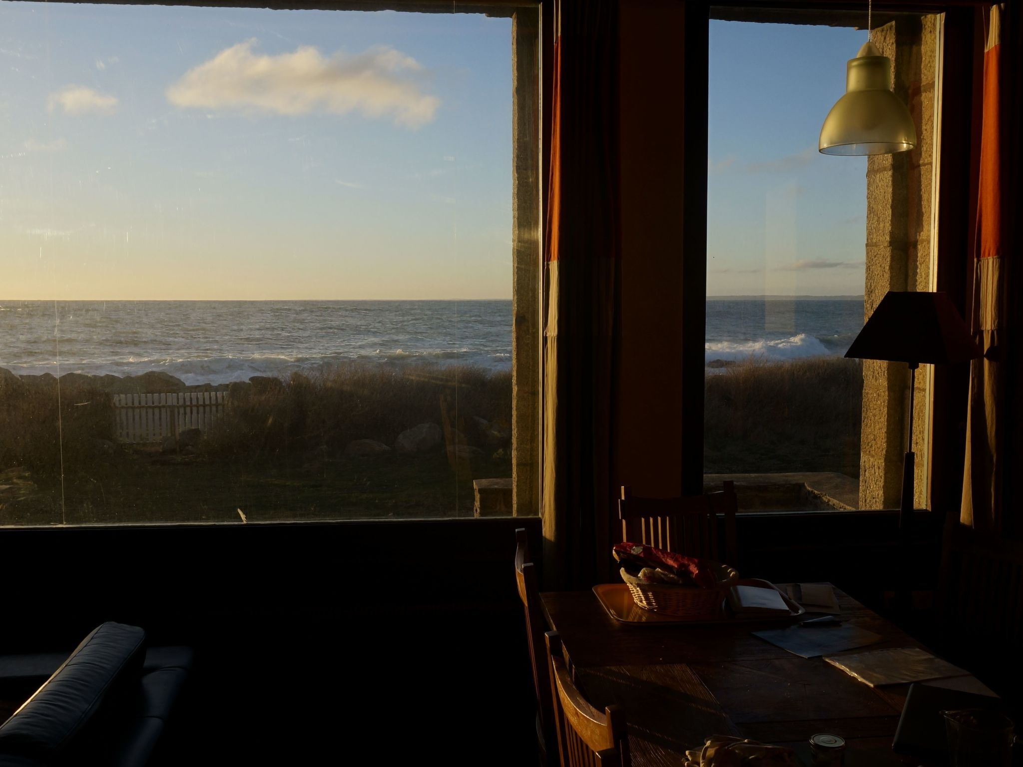 Ferienvilla mit Blick auf das Wasser-Image-tags.info