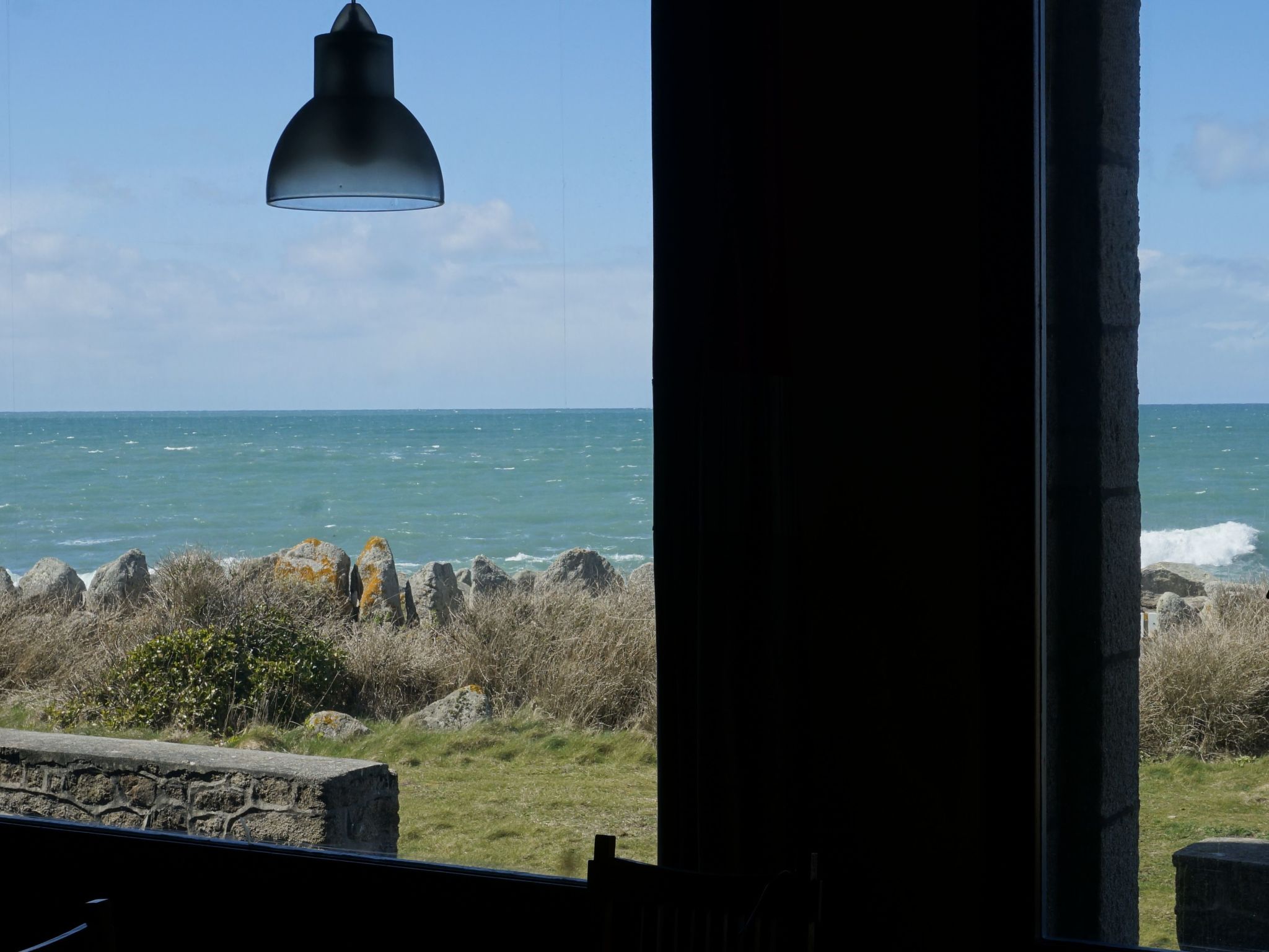 Ferienvilla mit Blick auf das Wasser-Image-tags.info