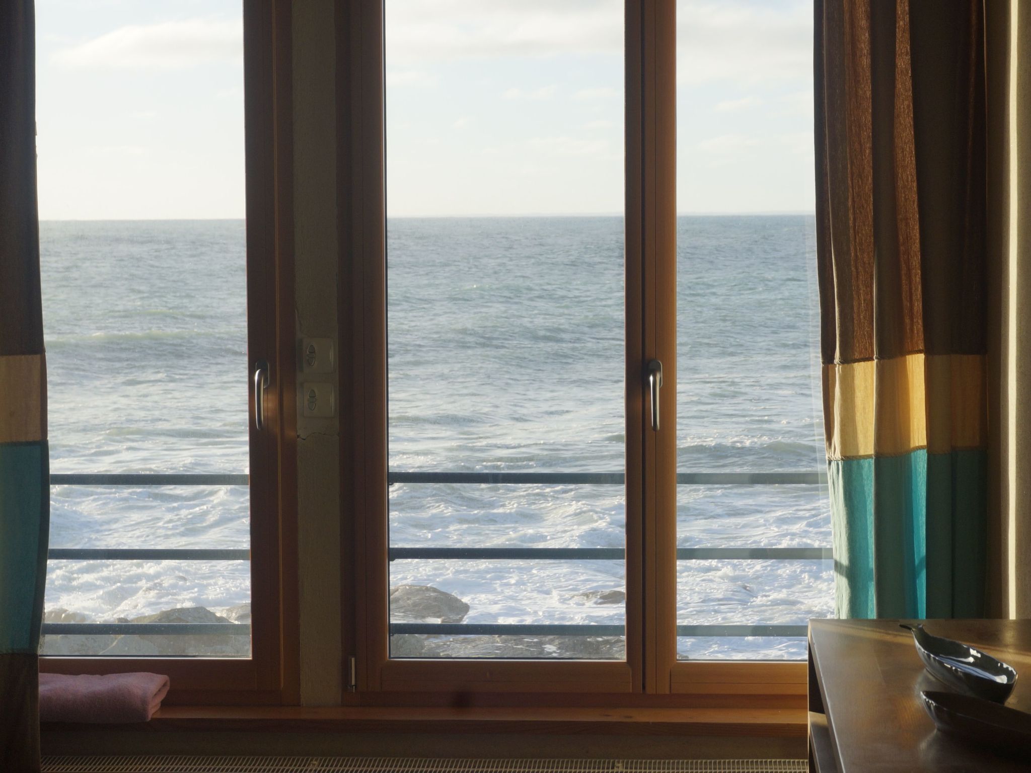 Ferienvilla mit Blick auf das Wasser-Image-tags.info