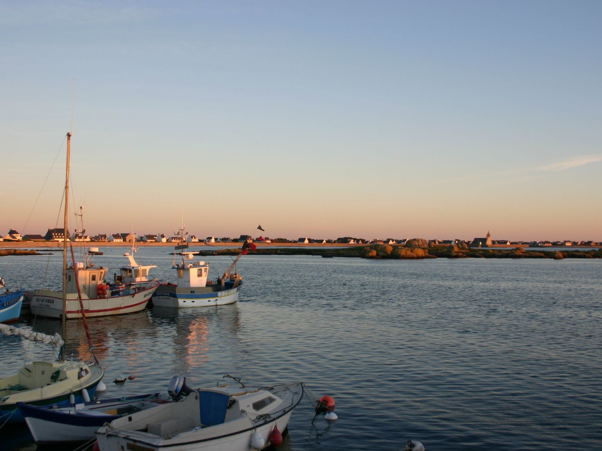 Ferienvilla mit Blick auf das Wasser-Image-tags.info