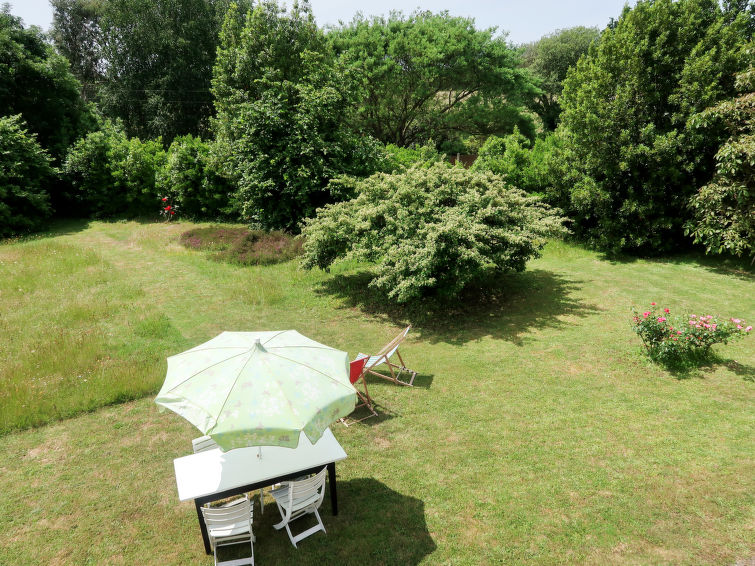 Search and Stay destination Plomeur, Bretagne - France from AU$ 145. Les Genêts (PMR100)