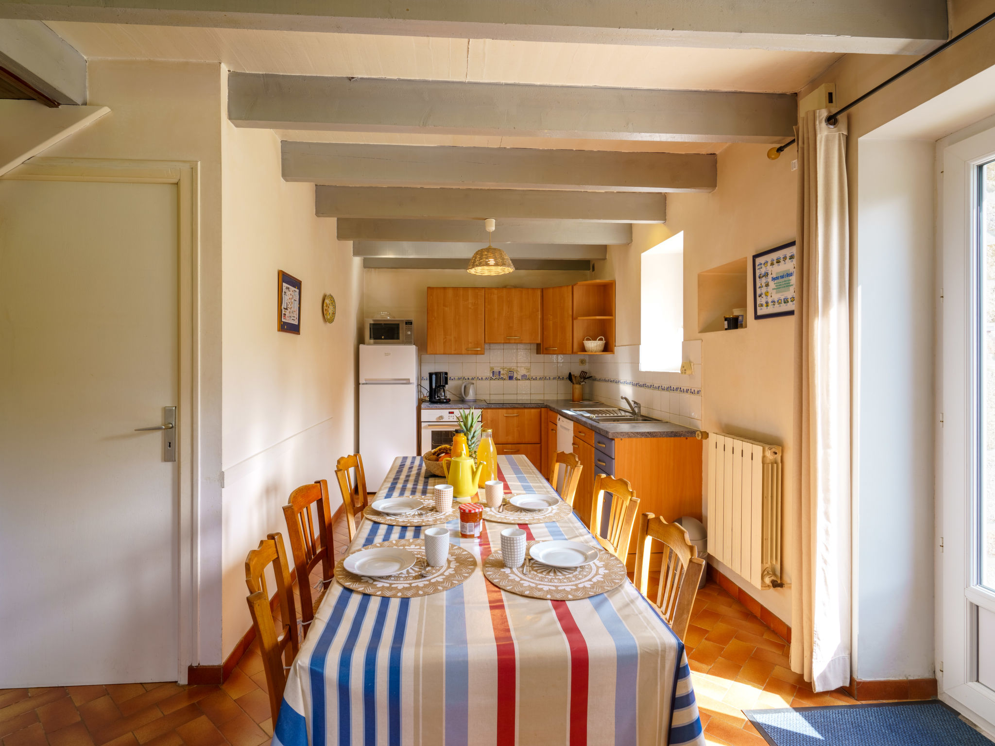 Maison Pen Ilis – Cuisine et coin repas, photo 19 sur 28