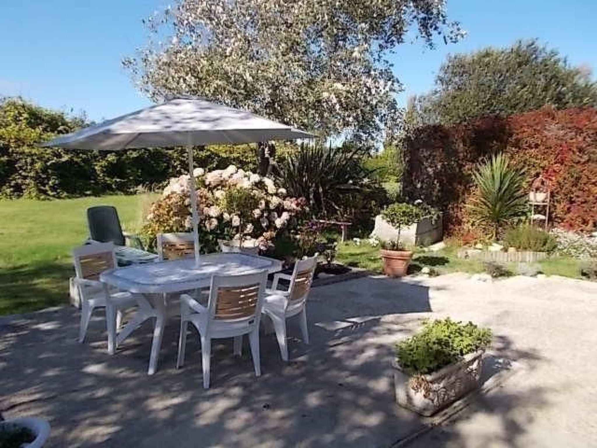 Bretonisches Ferienhaus in Meeresnähe mit Garten