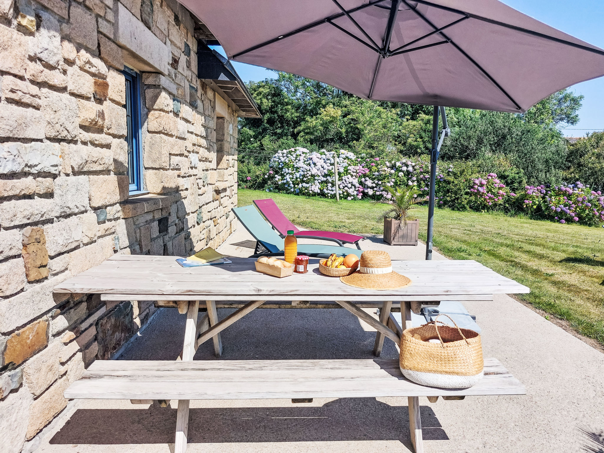 Milin-Avel-Outside