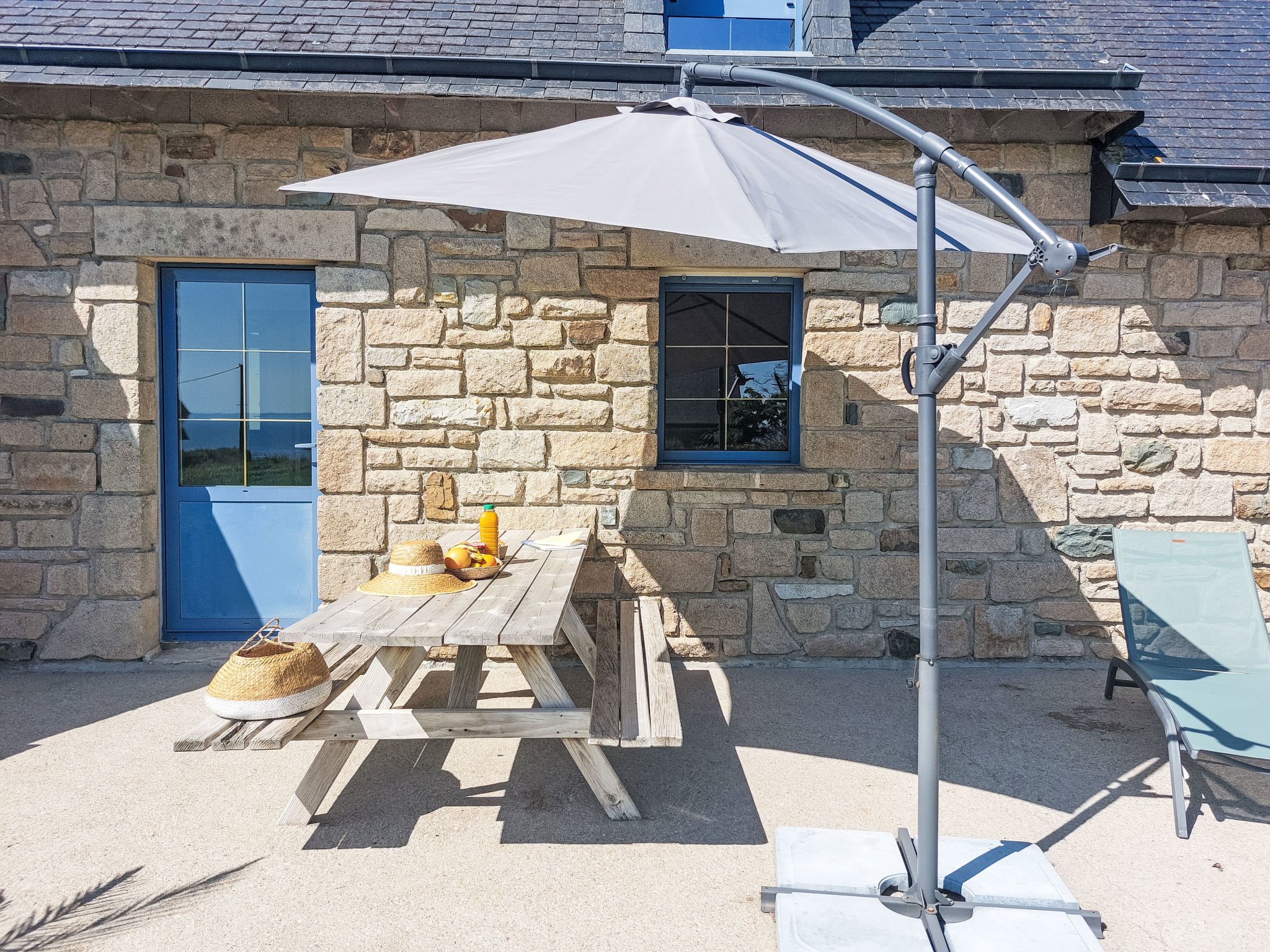 Milin-Avel-Outside