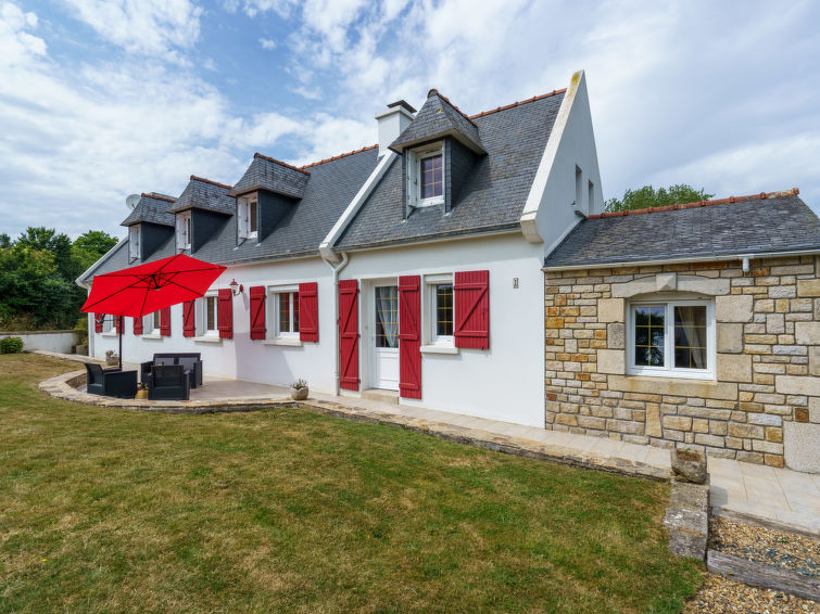 Search and Stay destination Peumerit, Bretagne - France from AU$ 158. Les Volets Rouges