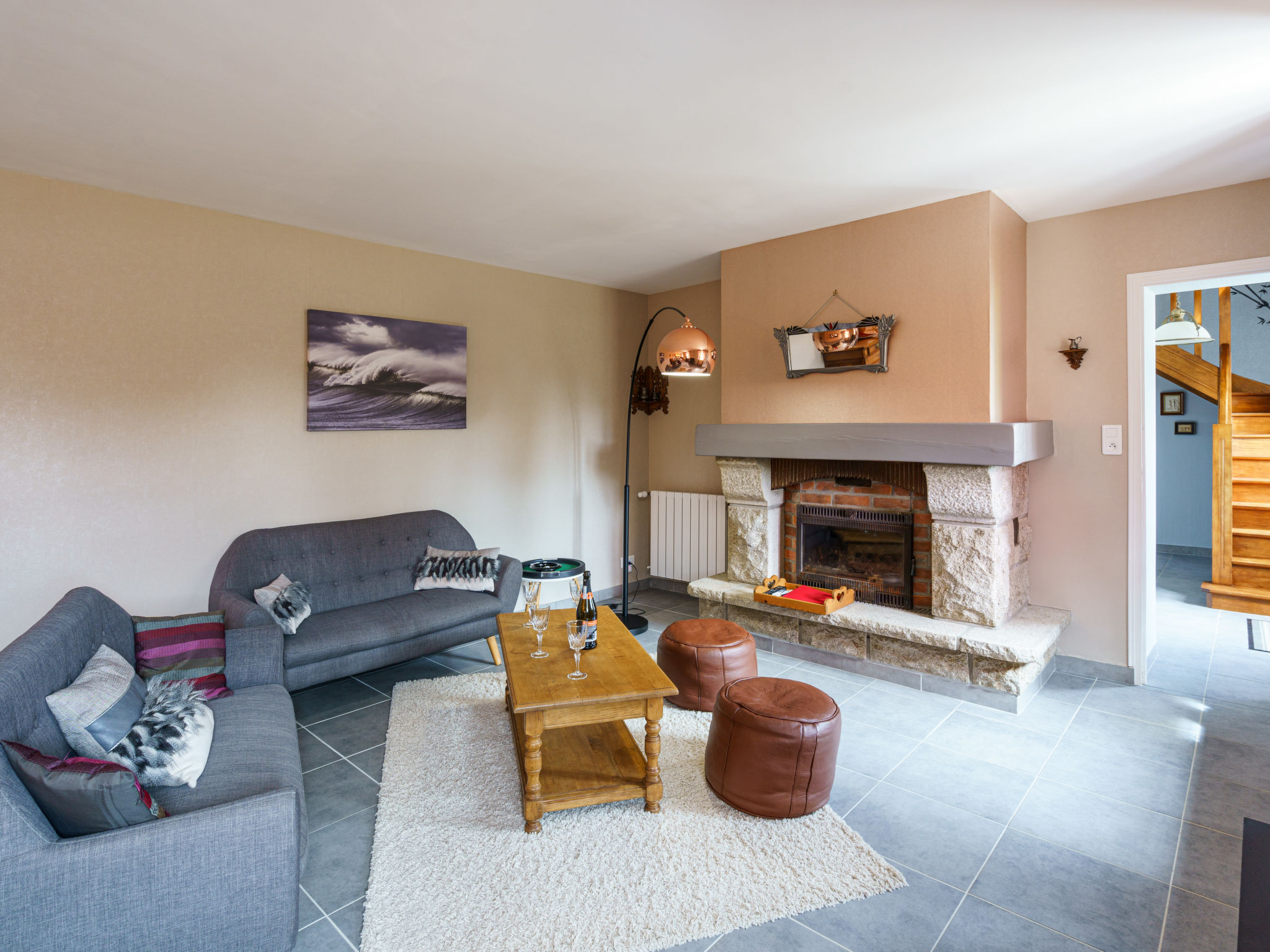 Les Volets Rouges-Drinnen