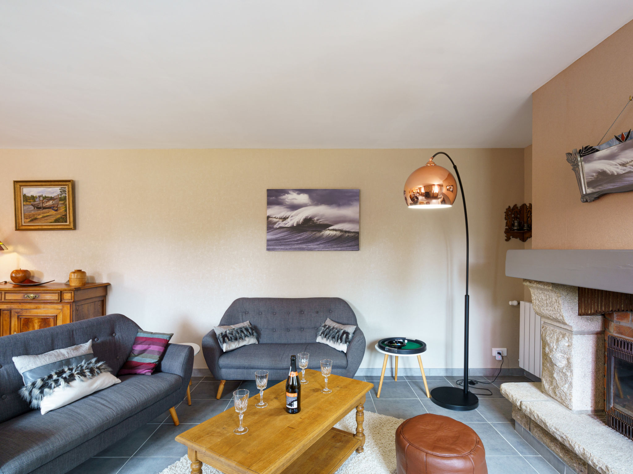 Les Volets Rouges-Drinnen