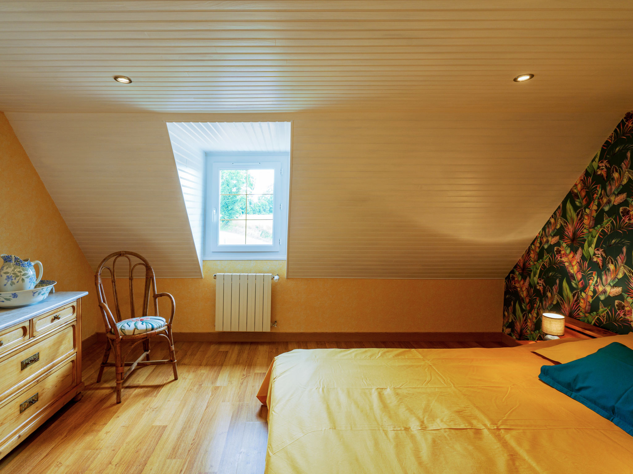 Les Volets Rouges-Drinnen